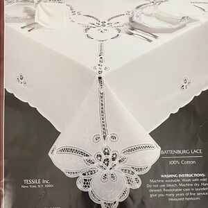 Battenburg Embroidered 100% Cotton Oblong 66”x102” Vintage Tablecloth